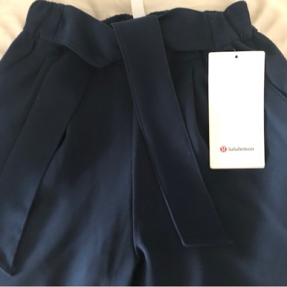 Lululemon Noir size 2. True navy color - Picture 2 of 4